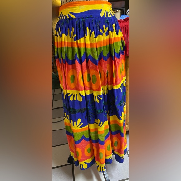 Dorothy Schoelen (Platinum Petites) Colorful A-Line Skirt with Bold Patterns! - Picture 10 of 11